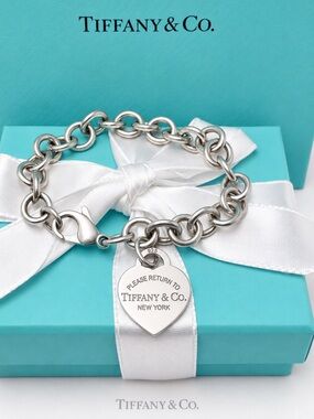 Tiffany & Co Return to Tiffany Heart Tag Charm Bracelet Sterling Silver Gift Box